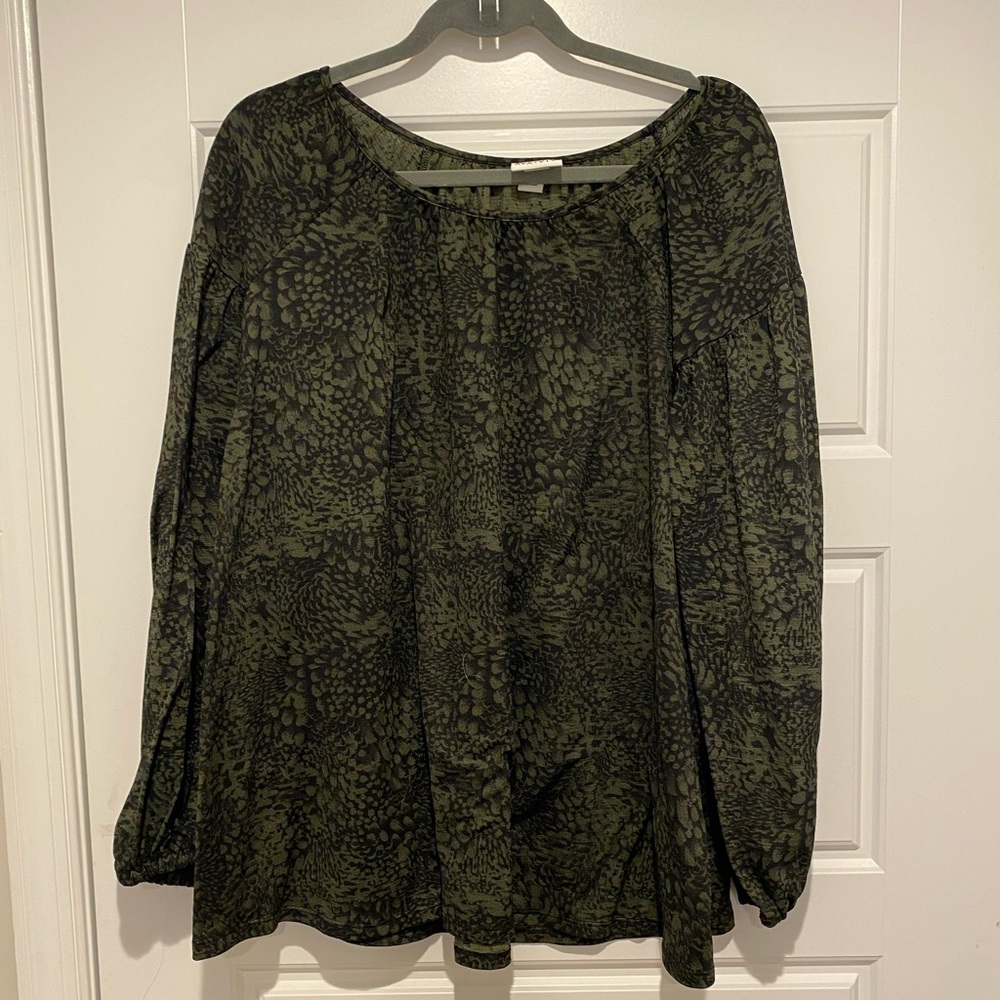 Ava & Viv green animal print blouse. Size 2x